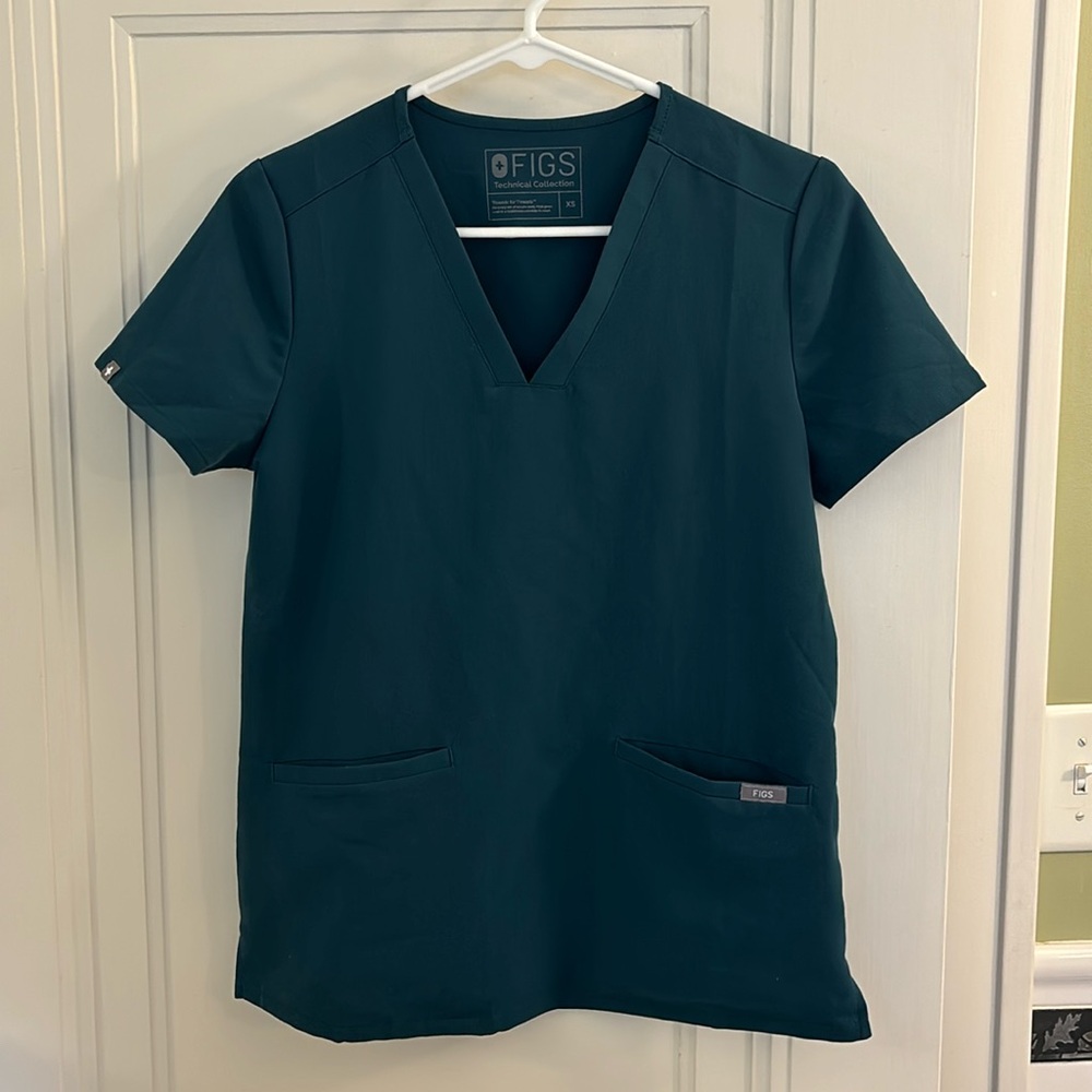 Gently Used Women’s Figs Casma scrub top, Limited Edition deep reef- size XS